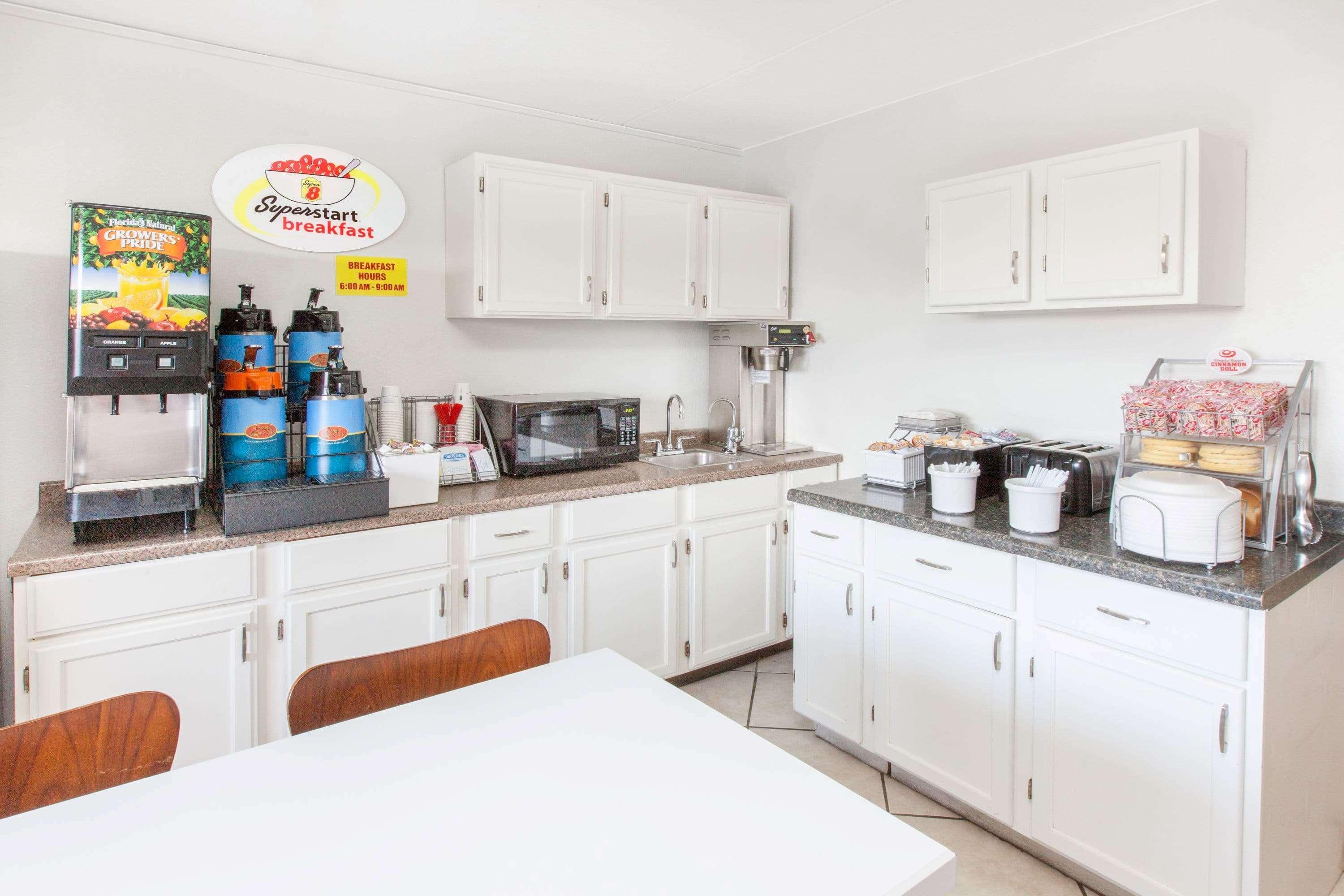 Super 8 By Wyndham Millbury/toledo 3*
