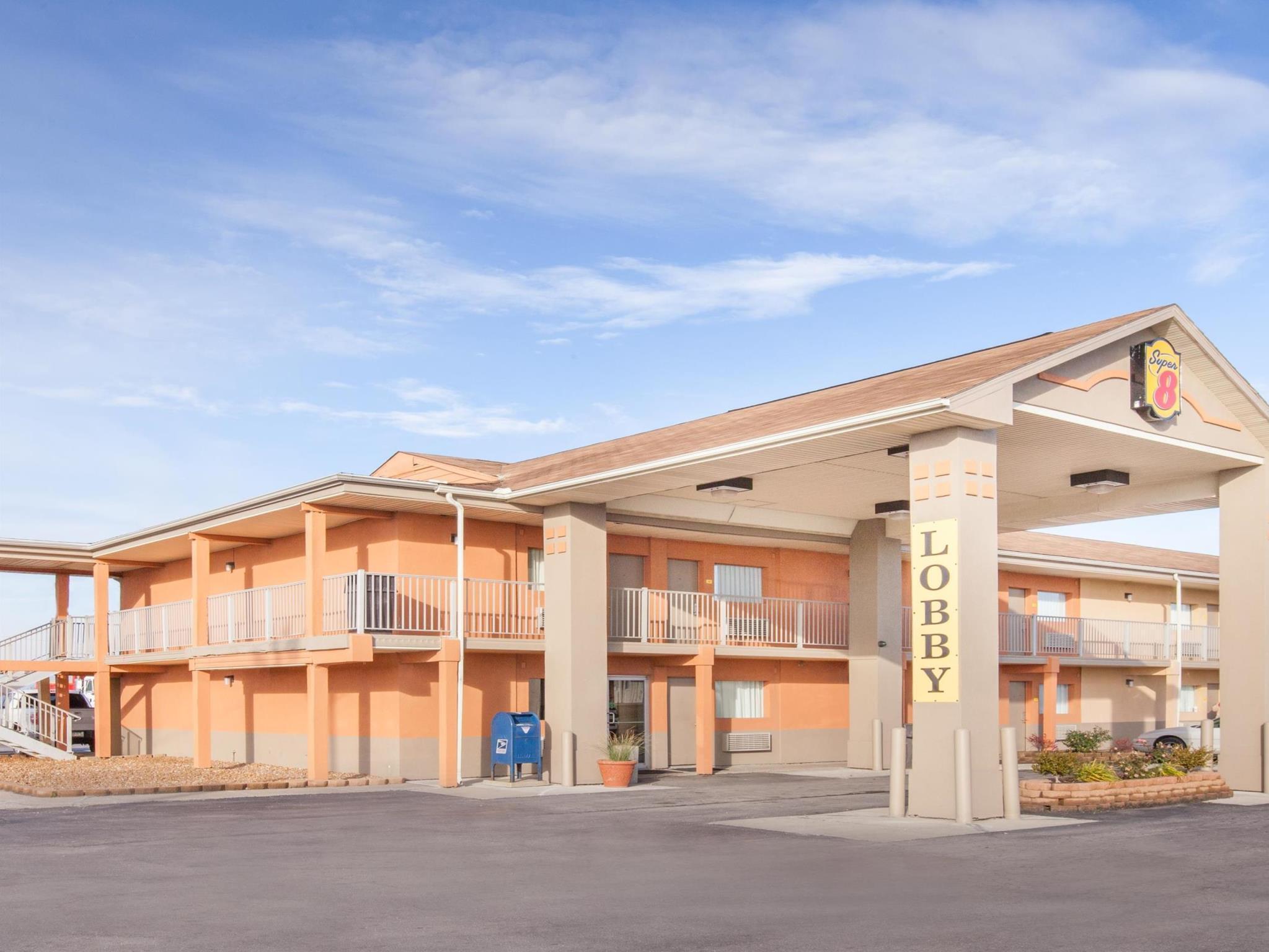 Hotel Super 8 By Wyndham Millbury/toledo 3*