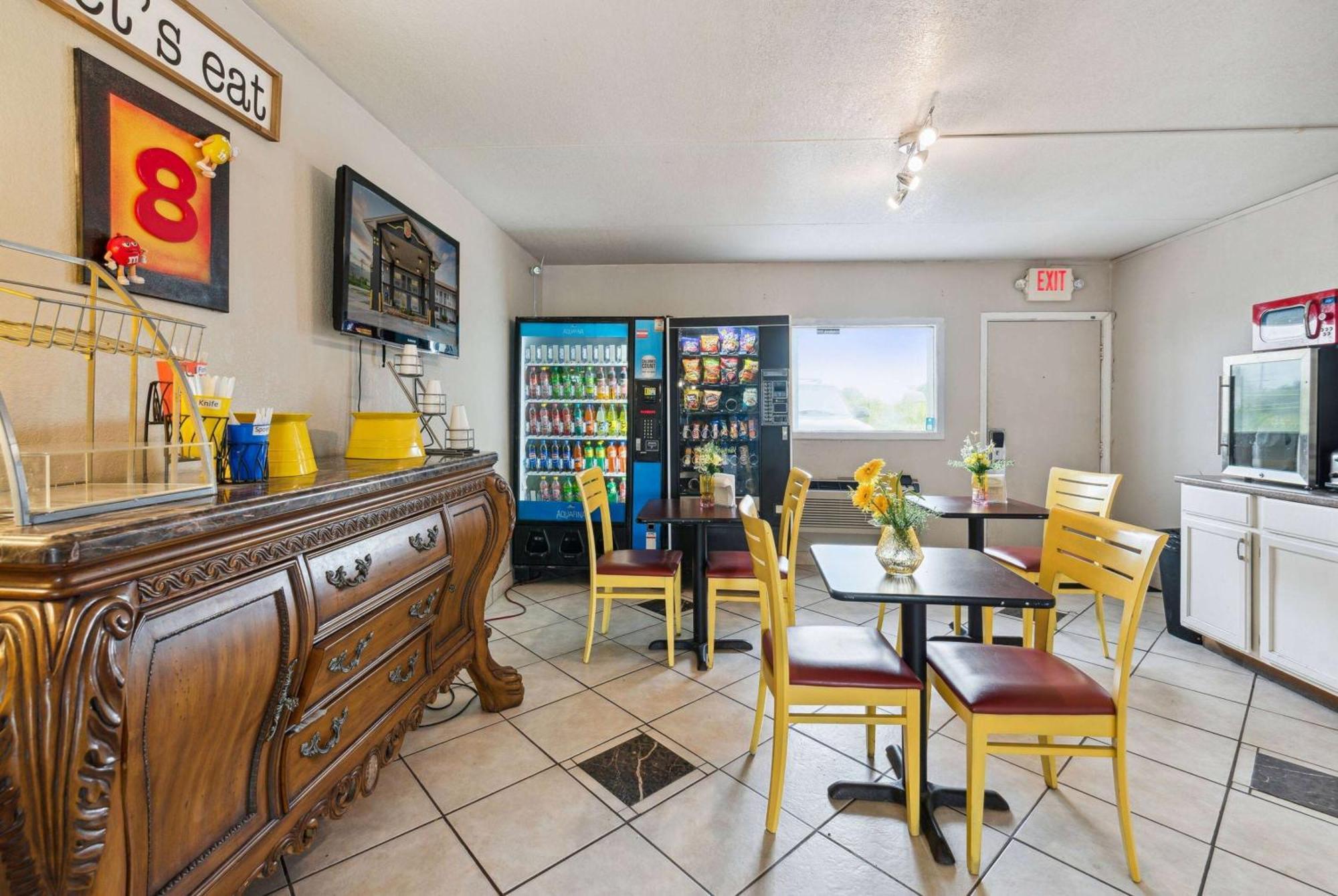 Super 8 By Wyndham Millbury/toledo 3*