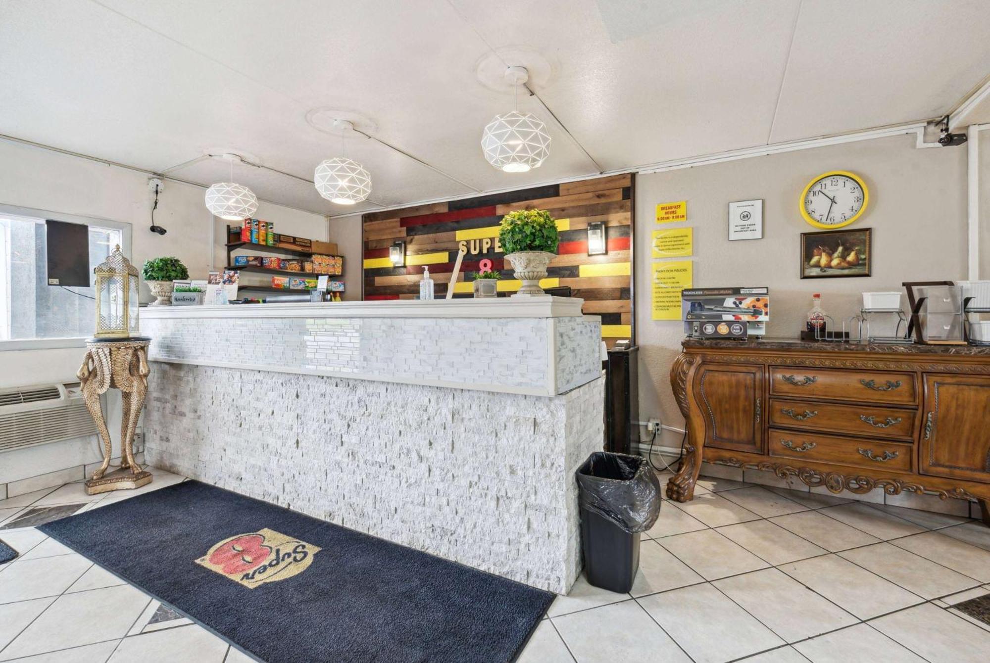 Super 8 By Wyndham Millbury/toledo Hotel 3*