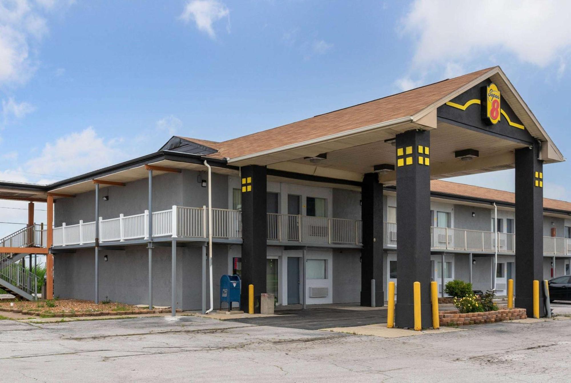 Hotel Super 8 By Wyndham Millbury/toledo