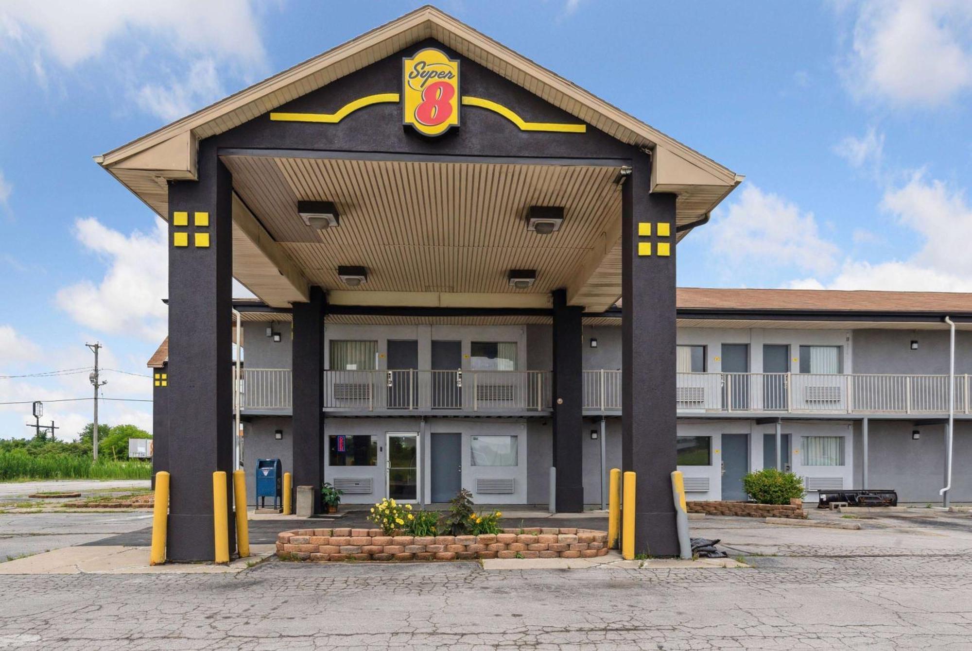 Super 8 By Wyndham Millbury/toledo Hotel 3*