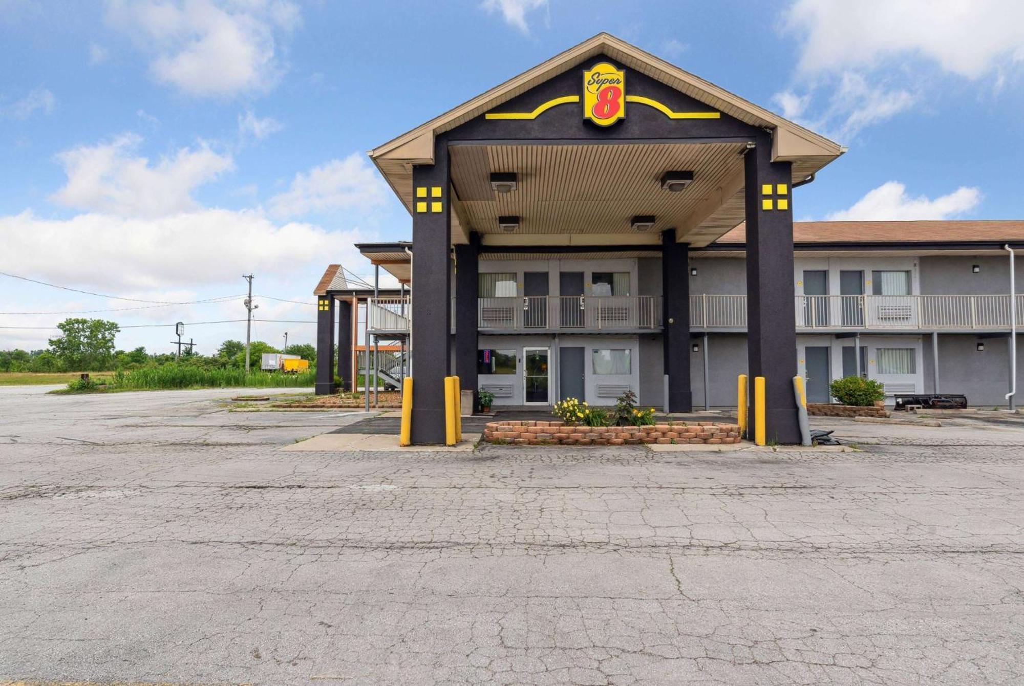 Super 8 By Wyndham Millbury/toledo 3*