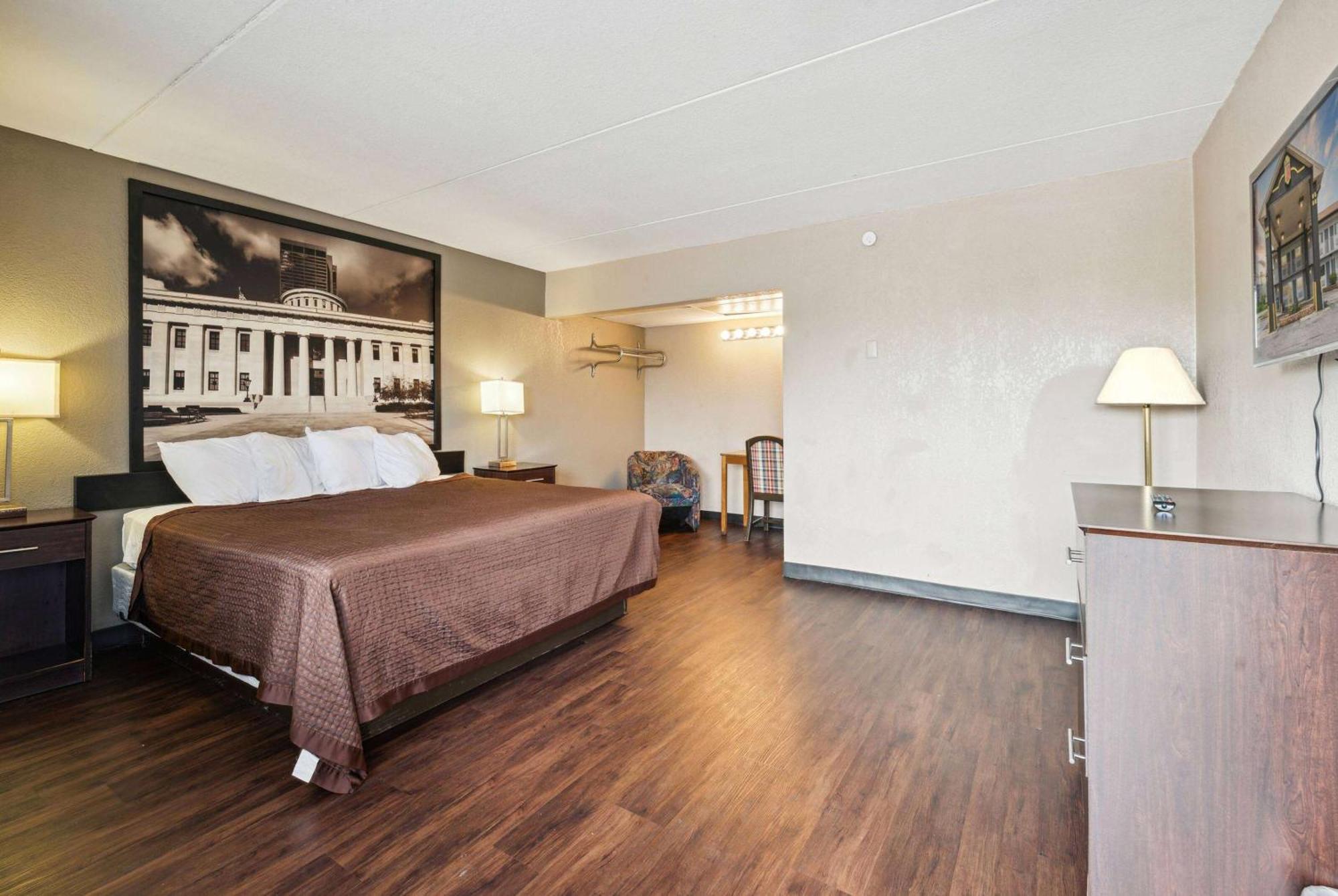 Super 8 By Wyndham Millbury/toledo Hotel 3*