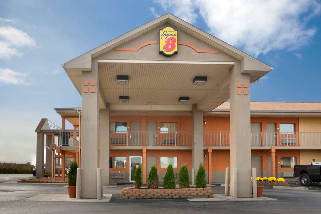 Hotel Super 8 By Wyndham Millbury/toledo