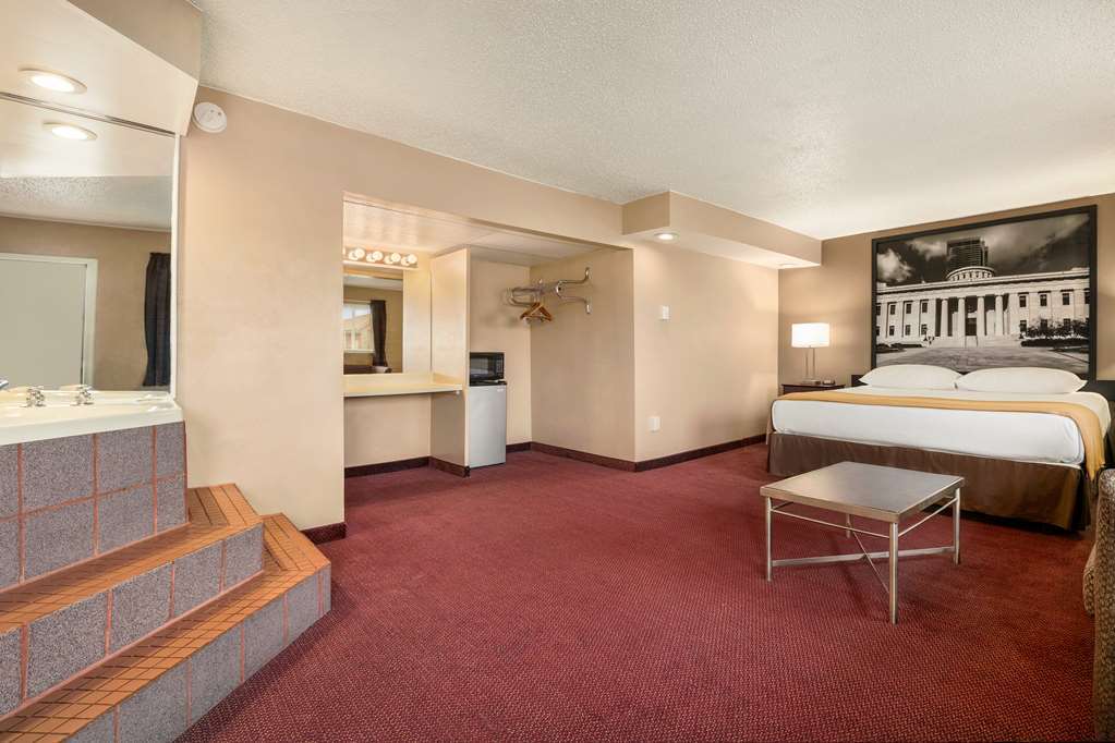Super 8 By Wyndham Millbury/toledo 3*