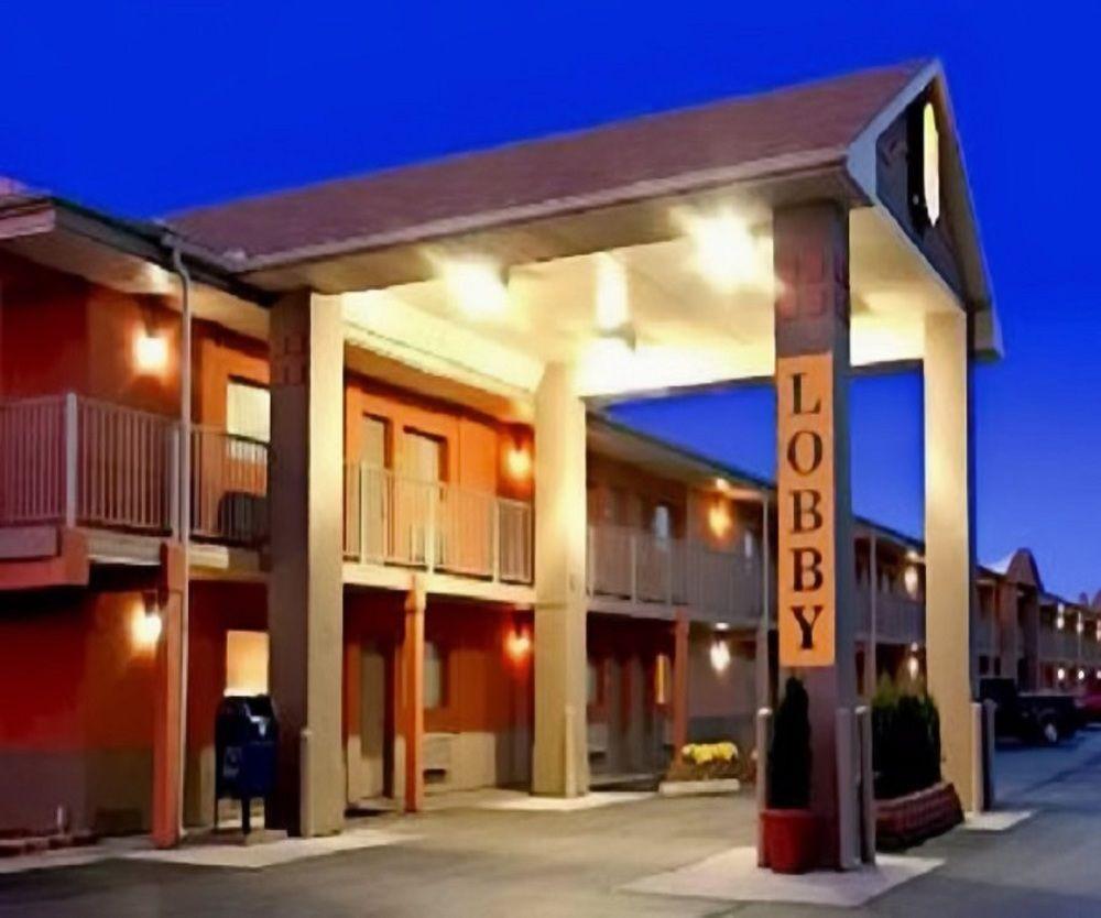 Hotel Super 8 By Wyndham Millbury/toledo 3*