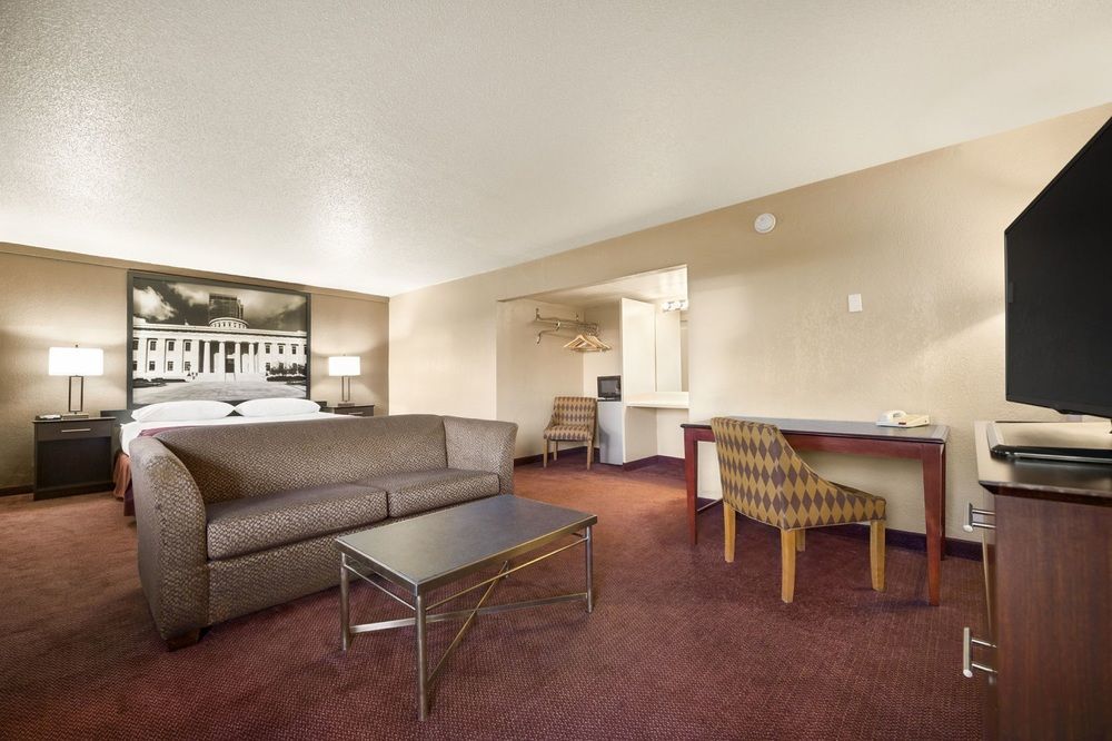 Super 8 By Wyndham Millbury/toledo 3*